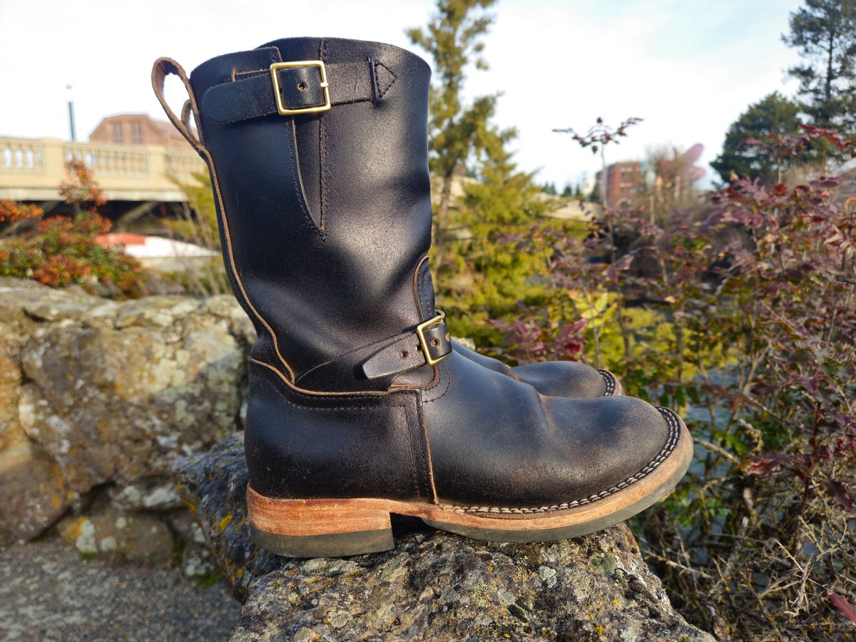 Photo by cjelliott on March 3, 2026 of the Nicks Nicks X Carl Murawski - Vintage Engineer in Horween Black Waxed Flesh.