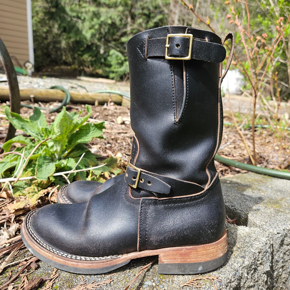 Photo by cjelliott on April 3, 2026 of the Nicks Nicks X Carl Murawski - Vintage Engineer in Horween Black Waxed Flesh.