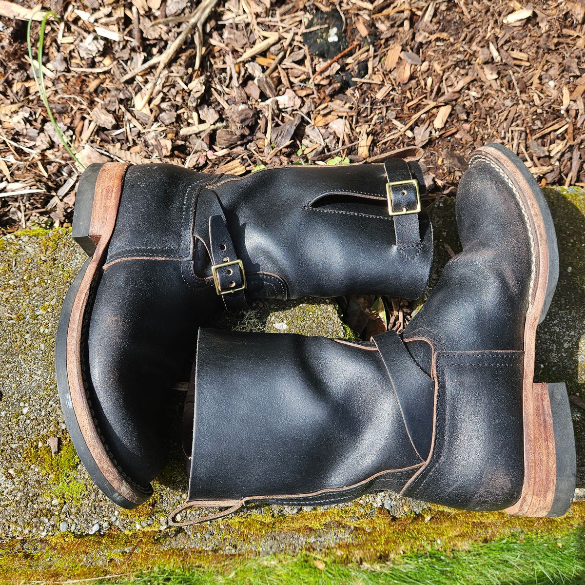 Photo by cjelliott on April 3, 2026 of the Nicks Nicks X Carl Murawski - Vintage Engineer in Horween Black Waxed Flesh.