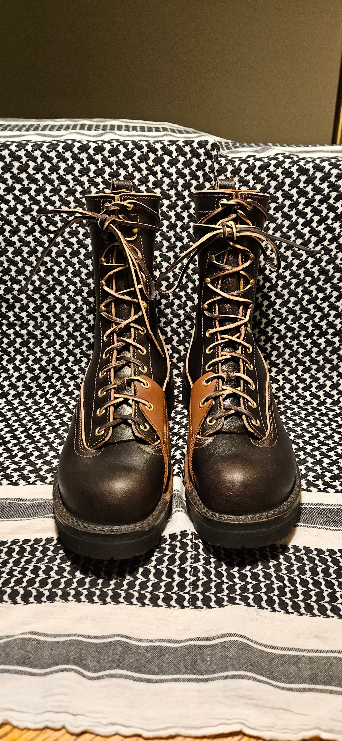 Photo by cjelliott on October 1, 2024 of the Nicks x Rose Anvil ND3 in Horween Brown Waxed Flesh & Seidel 1964 Brown.