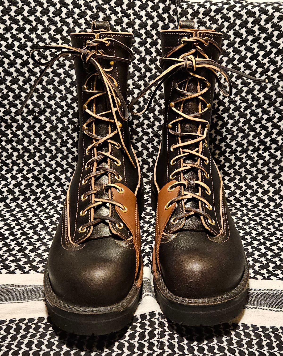 Photo by cjelliott on October 1, 2024 of the Nicks x Rose Anvil ND3 in Horween Brown Waxed Flesh & Seidel 1964 Brown.