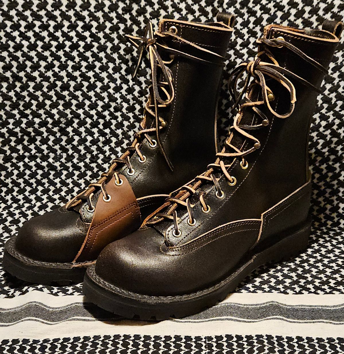 Photo by cjelliott on October 1, 2024 of the Nicks x Rose Anvil ND3 in Horween Brown Waxed Flesh & Seidel 1964 Brown.