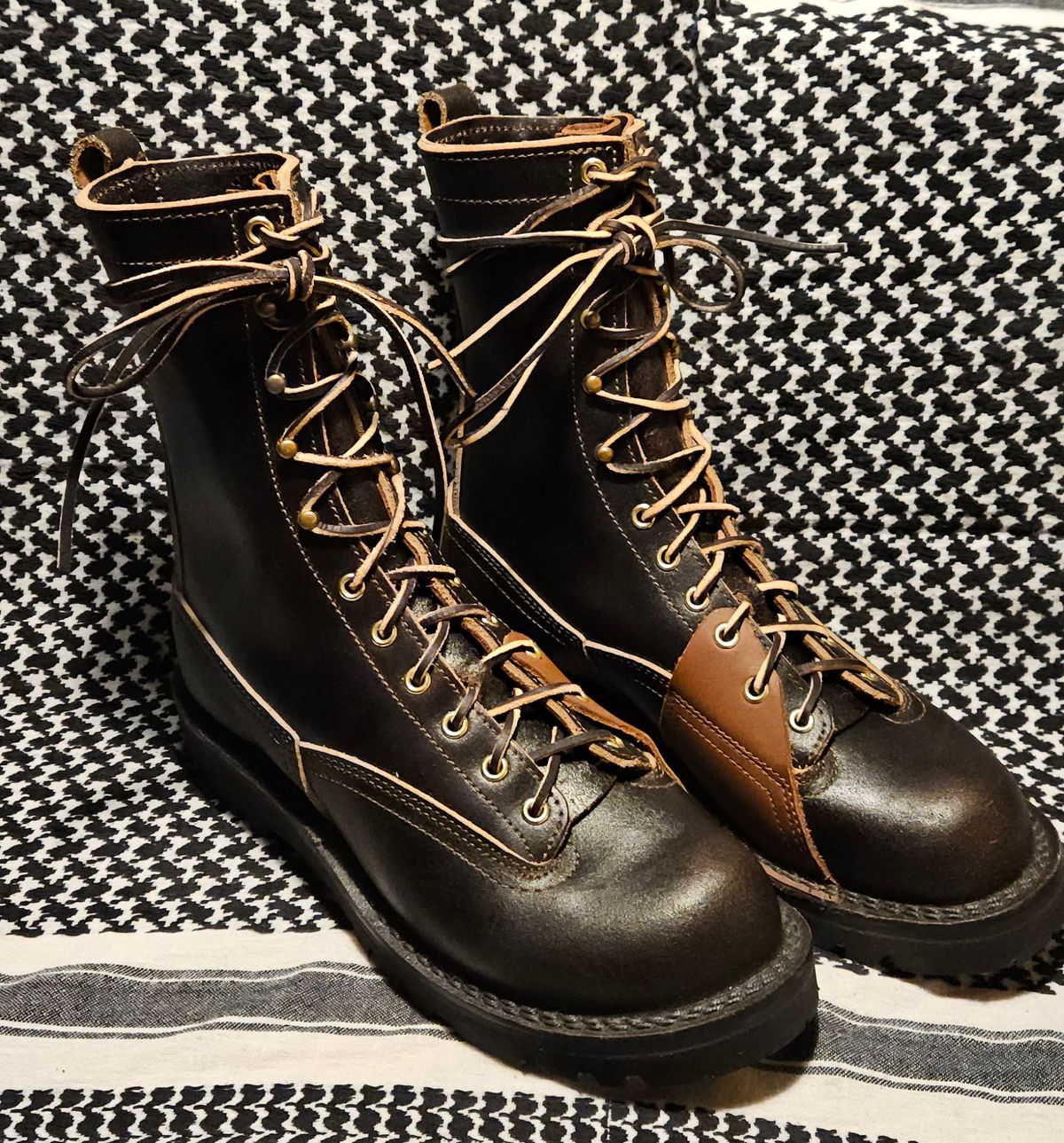 Photo by cjelliott on October 1, 2024 of the Nicks x Rose Anvil ND3 in Horween Brown Waxed Flesh & Seidel 1964 Brown.