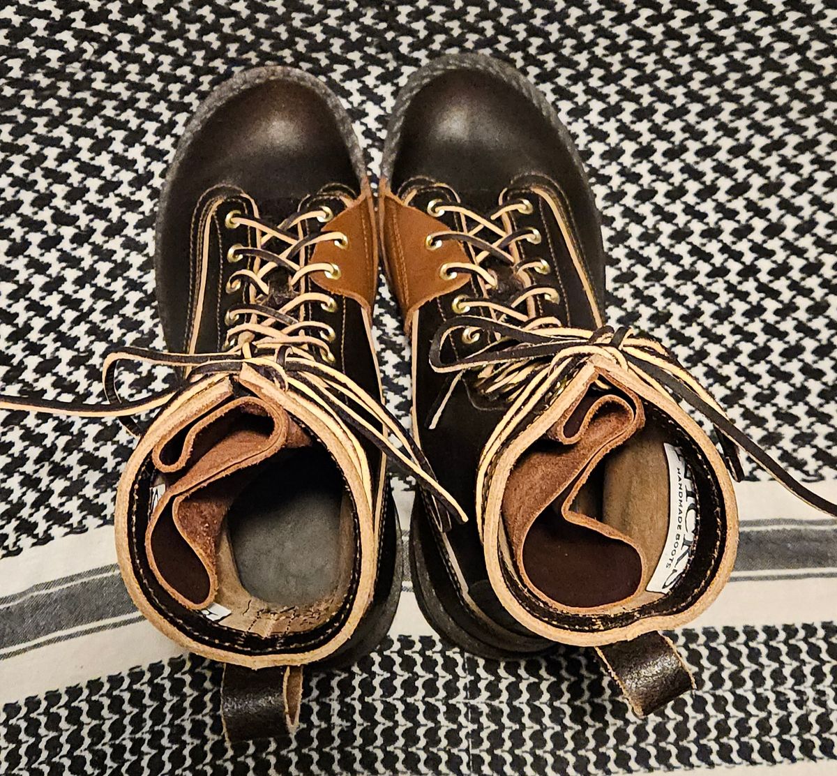Photo by cjelliott on October 1, 2024 of the Nicks x Rose Anvil ND3 in Horween Brown Waxed Flesh & Seidel 1964 Brown.