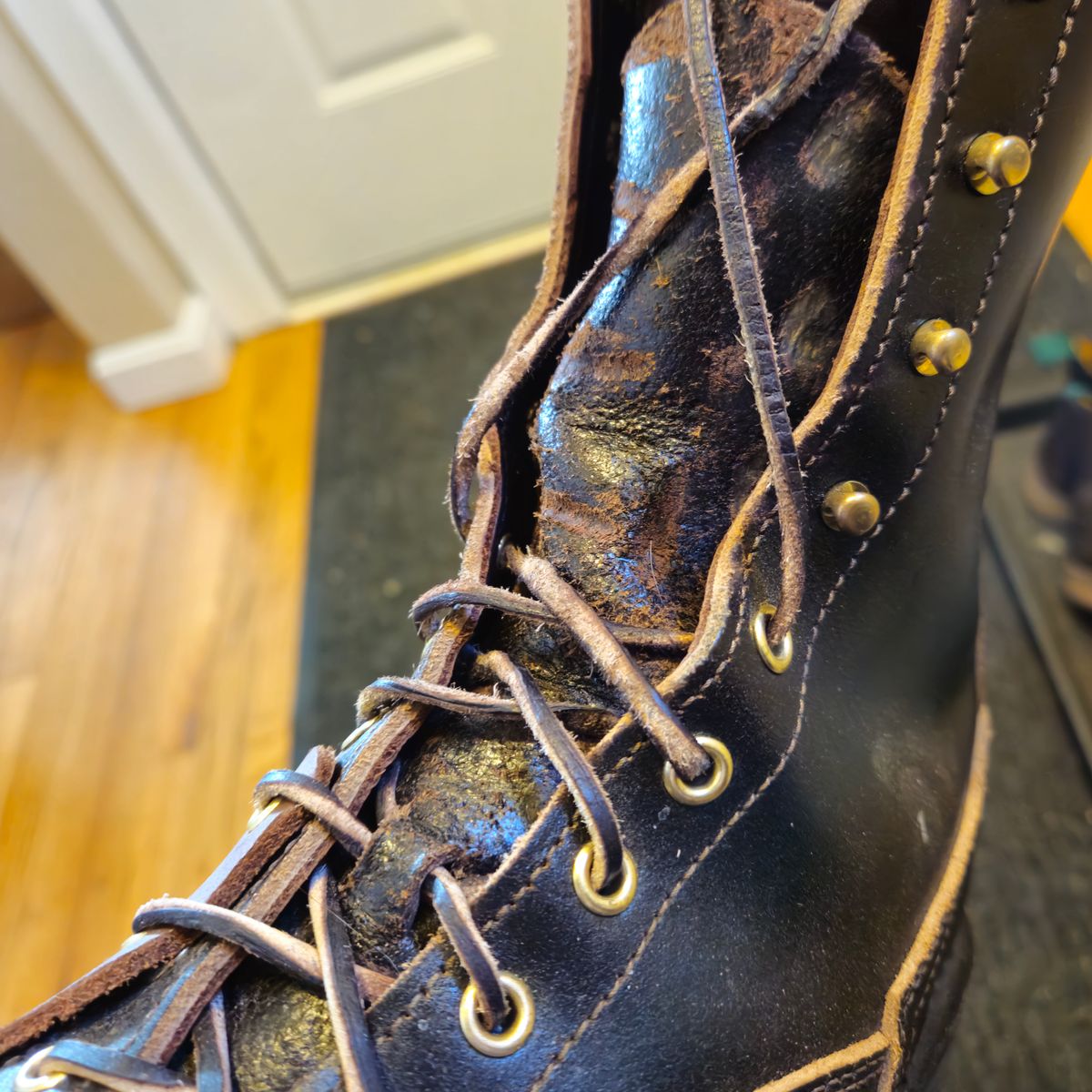 Photo by cjelliott on October 10, 2024 of the Nicks x Rose Anvil ND3 in Horween Brown Waxed Flesh & Seidel 1964 Brown.