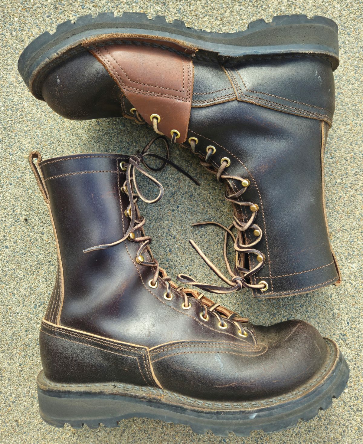 Photo by cjelliott on November 3, 2024 of the Nicks x Rose Anvil ND3 in Horween Brown Waxed Flesh & Seidel 1964 Brown.