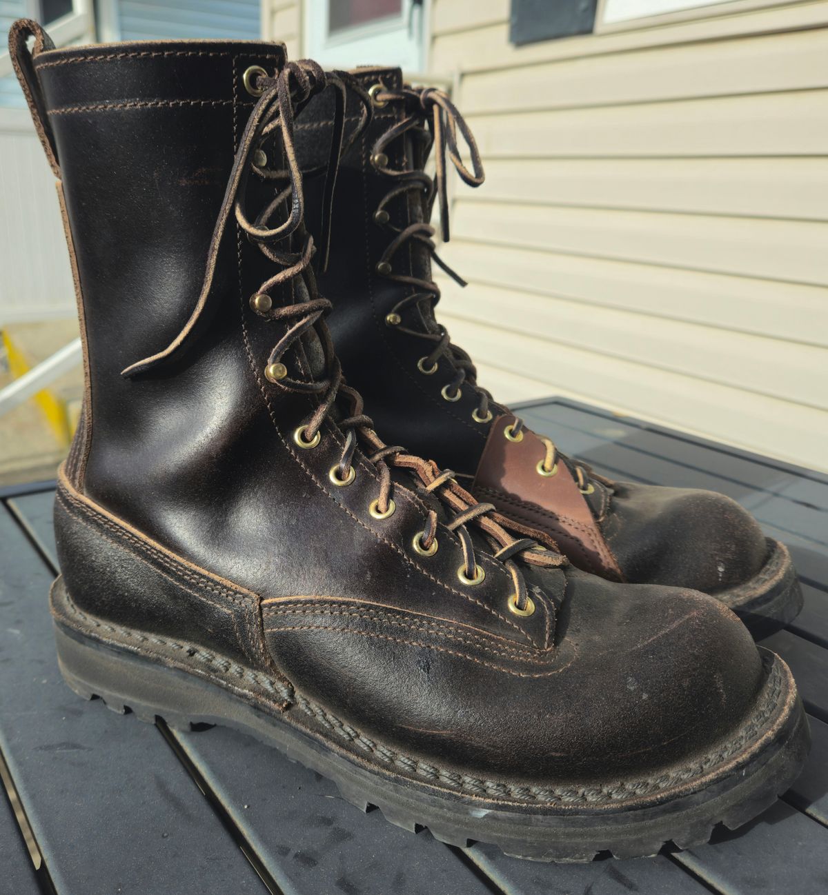 Photo by cjelliott on November 3, 2024 of the Nicks x Rose Anvil ND3 in Horween Brown Waxed Flesh & Seidel 1964 Brown.