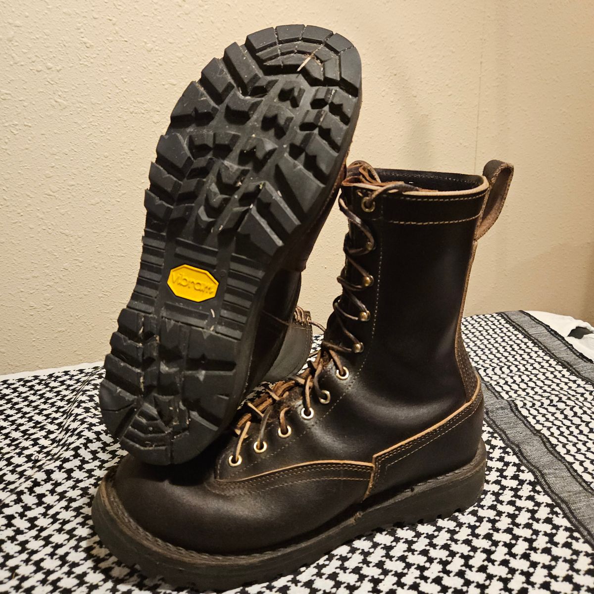Photo by cjelliott on December 3, 2024 of the Nicks x Rose Anvil ND3 in Horween Brown Waxed Flesh & Seidel 1964 Brown.