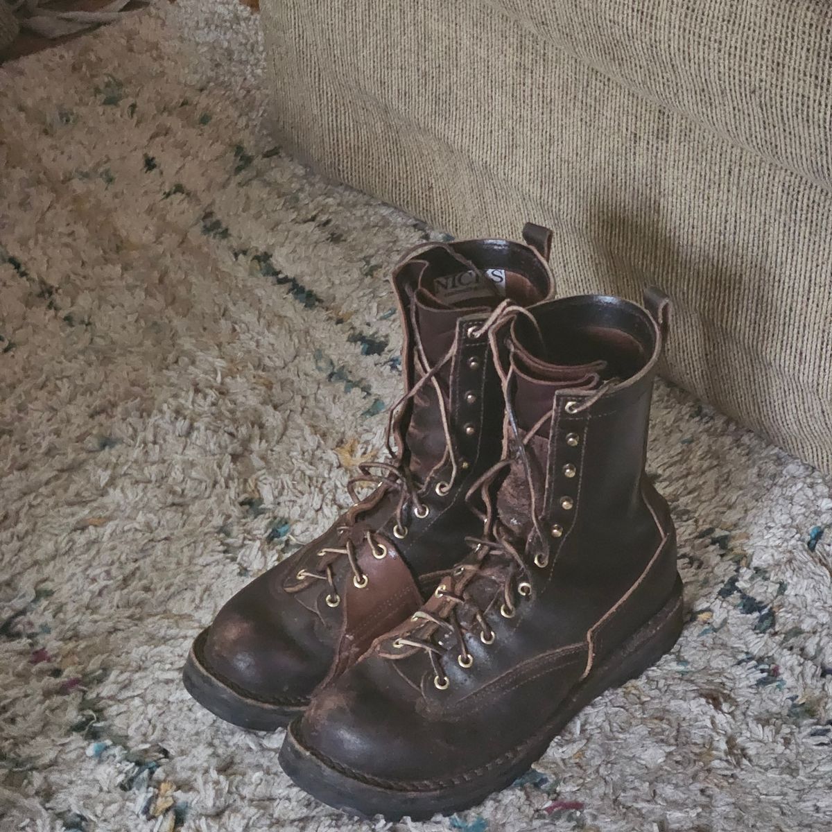 Photo by cjelliott on March 31, 2025 of the Nicks x Rose Anvil ND3 in Horween Brown Waxed Flesh & Seidel 1964 Brown.