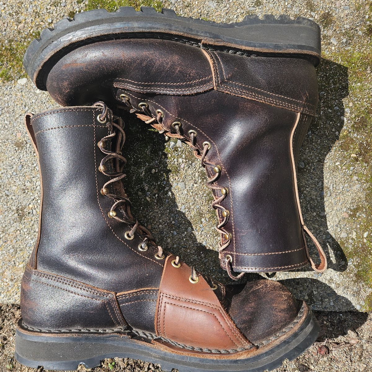 Photo by cjelliott on April 2, 2025 of the Nicks x Rose Anvil ND3 in Horween Brown Waxed Flesh & Seidel 1964 Brown.