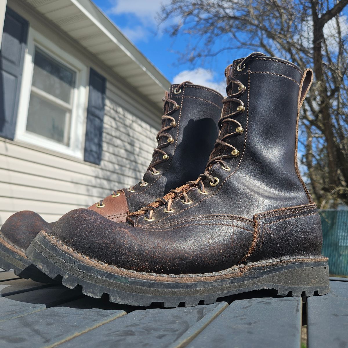 Photo by cjelliott on April 2, 2025 of the Nicks x Rose Anvil ND3 in Horween Brown Waxed Flesh & Seidel 1964 Brown.
