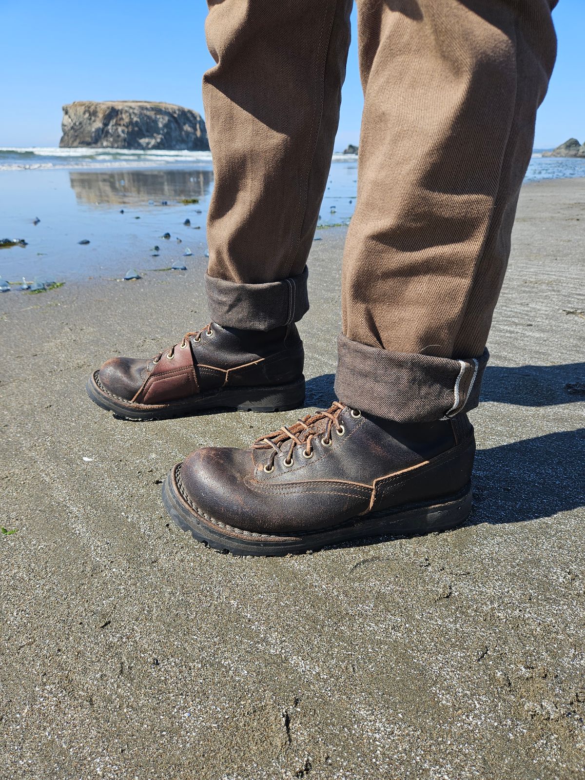 Photo by cjelliott on July 4, 2025 of the Nicks x Rose Anvil ND3 in Horween Brown Waxed Flesh & Seidel 1964 Brown.