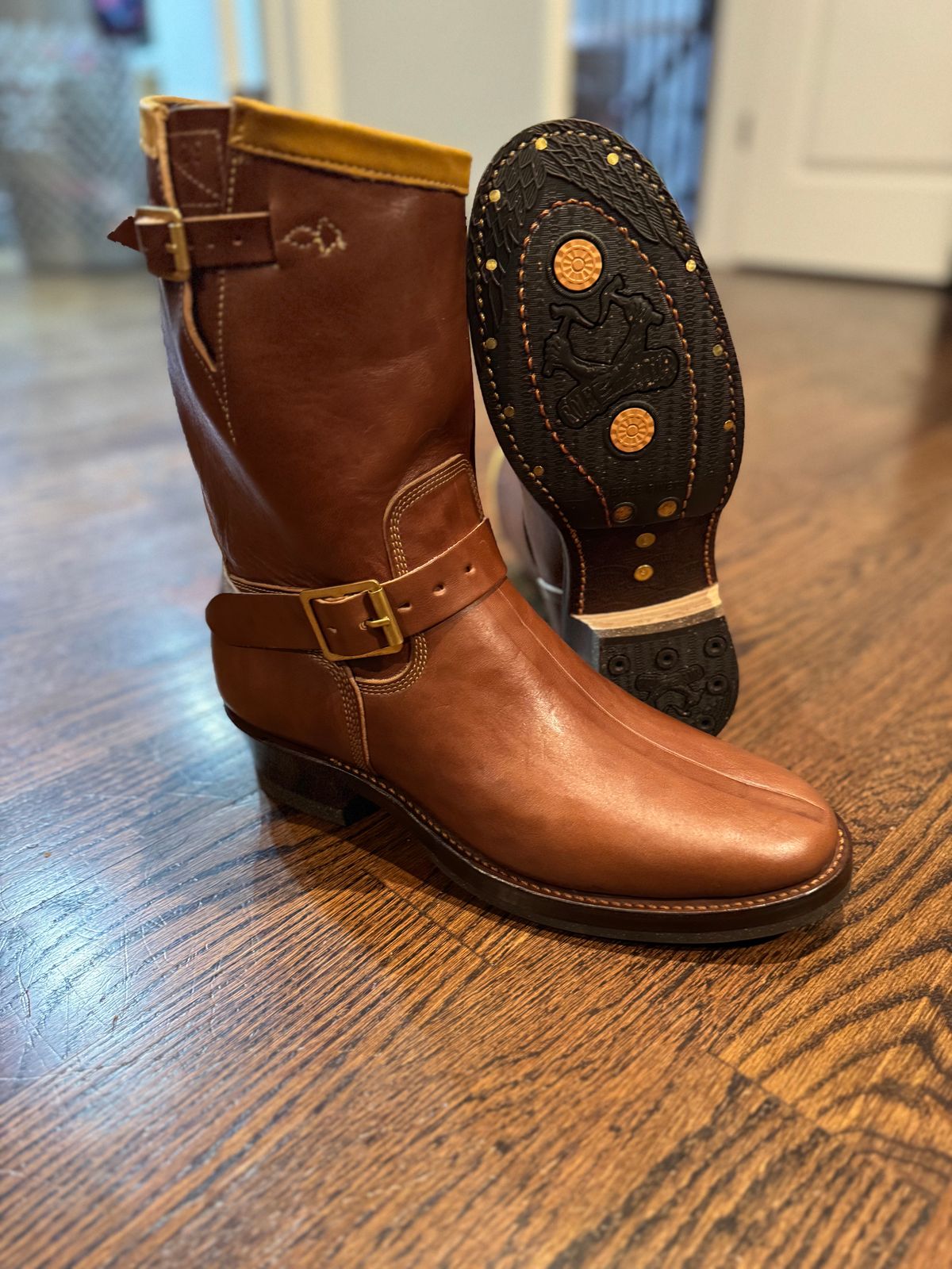 Photo by JuicyDeeluxe on December 20, 2024 of the Role Club Engineer Boots in Brown Italian Horsehide.