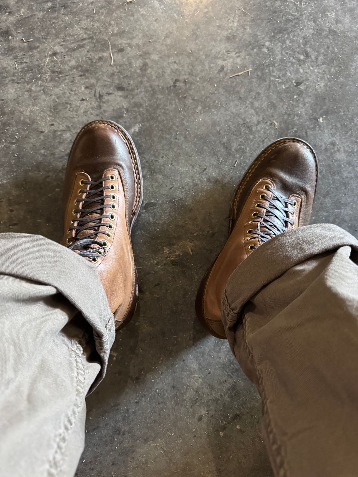 Photo by JuicyDeeluxe on May 10, 2025 of the White's x Division Road LTT Logger 375 in Horween Cinnamon Waxed Flesh & Horween Natural Chromexcel.