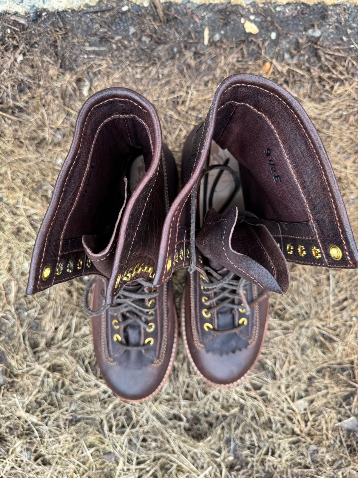 Photo by JuicyDeeluxe on April 10, 2025 of the John Lofgren Donkey Puncher Boots in Ezo Shika Deerskin Burnt Dark Brown.