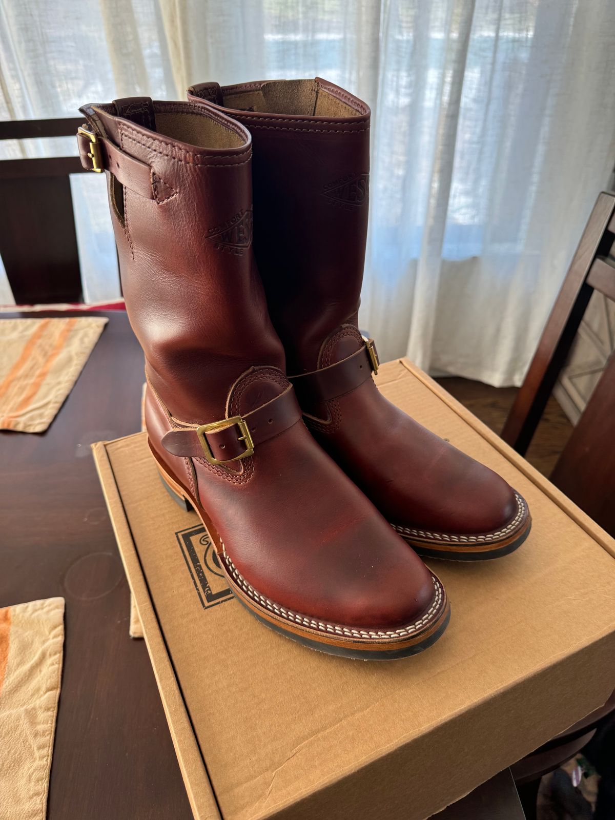 Photo by JuicyDeeluxe on October 17, 2024 of the Wesco Mister Lou in Horween Umber Chromexcel.