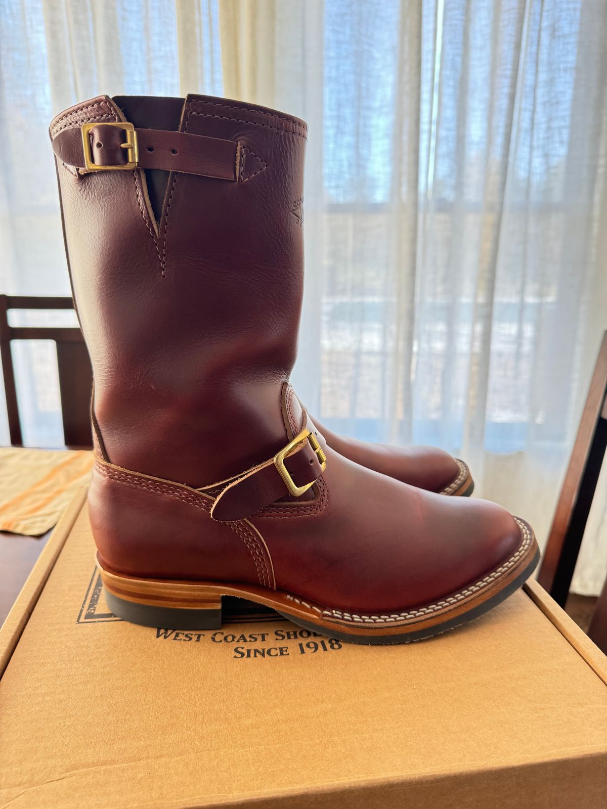 Photo by JuicyDeeluxe on October 17, 2024 of the Wesco Mister Lou in Horween Umber Chromexcel.