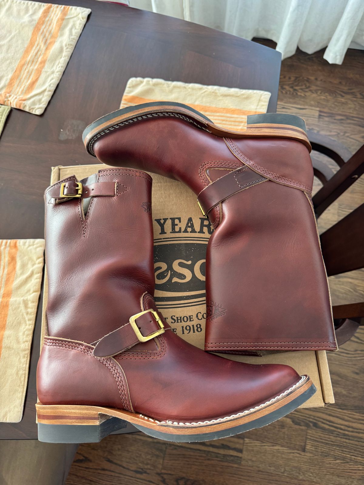 Photo by JuicyDeeluxe on October 17, 2024 of the Wesco Mister Lou in Horween Umber Chromexcel.