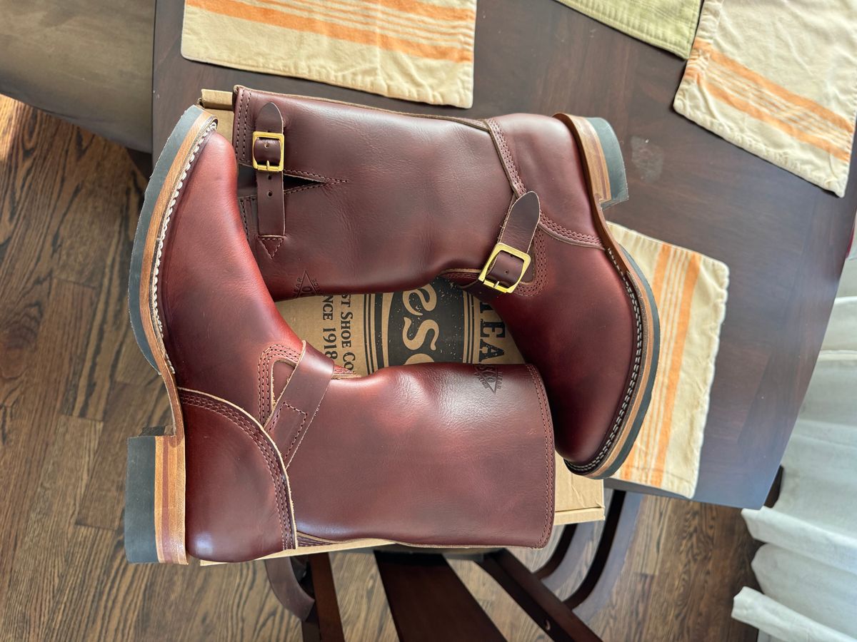 Photo by JuicyDeeluxe on October 17, 2024 of the Wesco Mister Lou in Horween Umber Chromexcel.