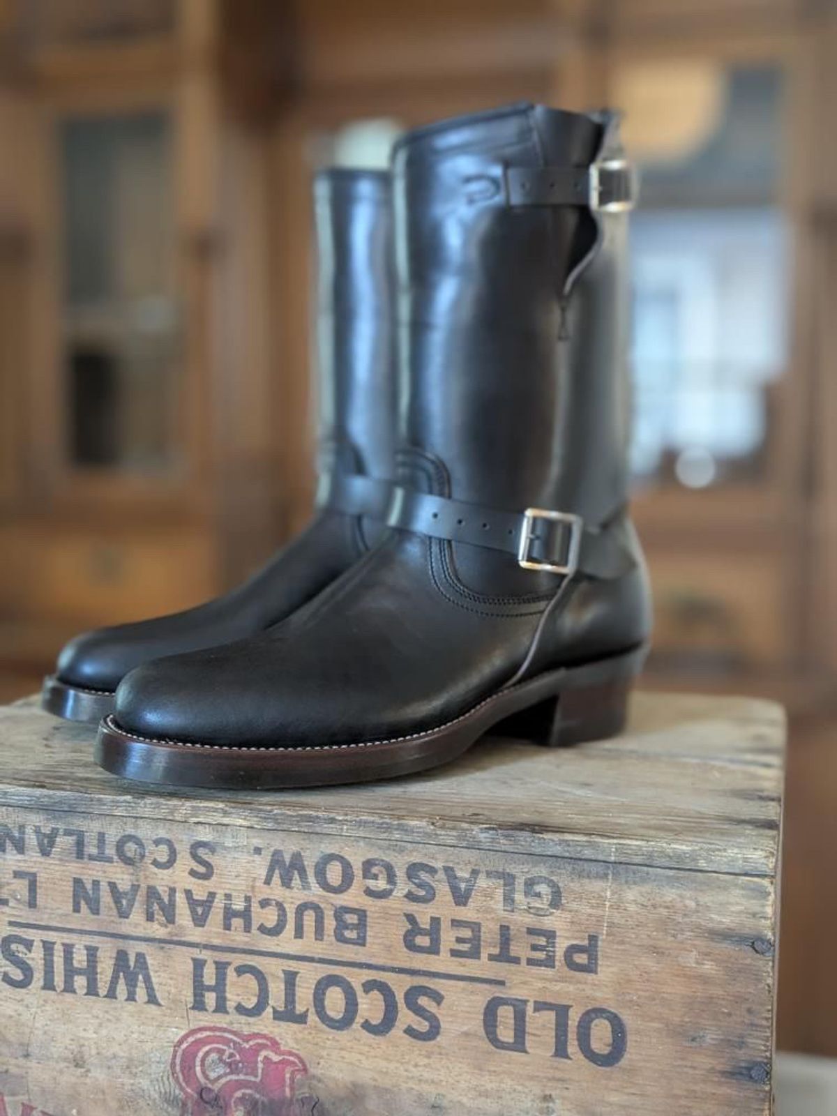 Photo by JuicyDeeluxe on May 3, 2025 of the Unsung U 22-2 Engineer Boot in Maryam Natural Horsebutt Overdyed Black.
