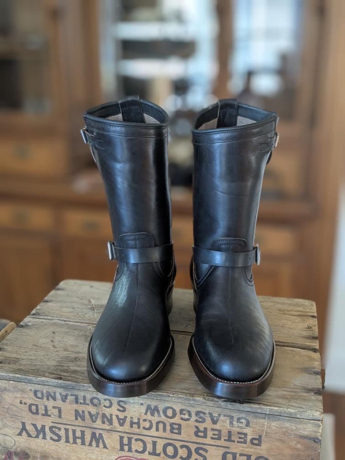Photo by JuicyDeeluxe on May 3, 2025 of the Unsung U 22-2 Engineer Boot in Maryam Natural Horsebutt Overdyed Black.