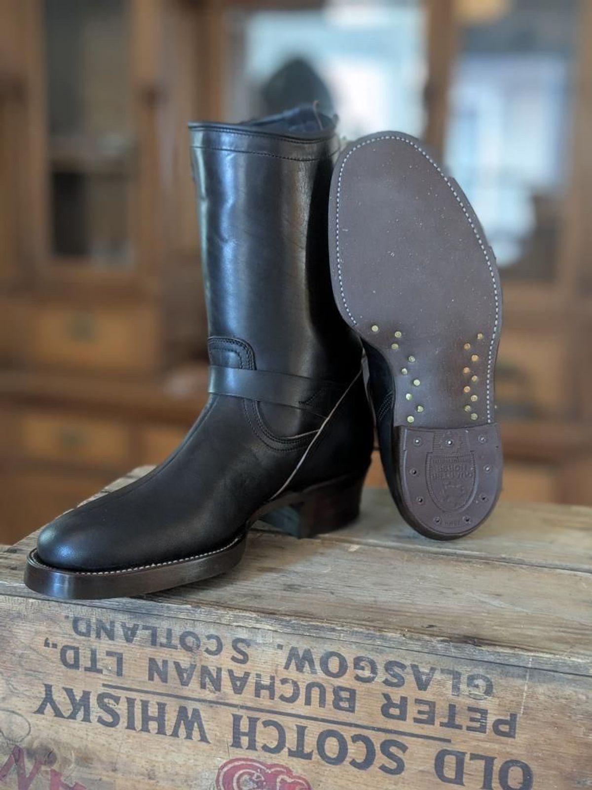 Photo by JuicyDeeluxe on May 3, 2025 of the Unsung U 22-2 Engineer Boot in Maryam Natural Horsebutt Overdyed Black.