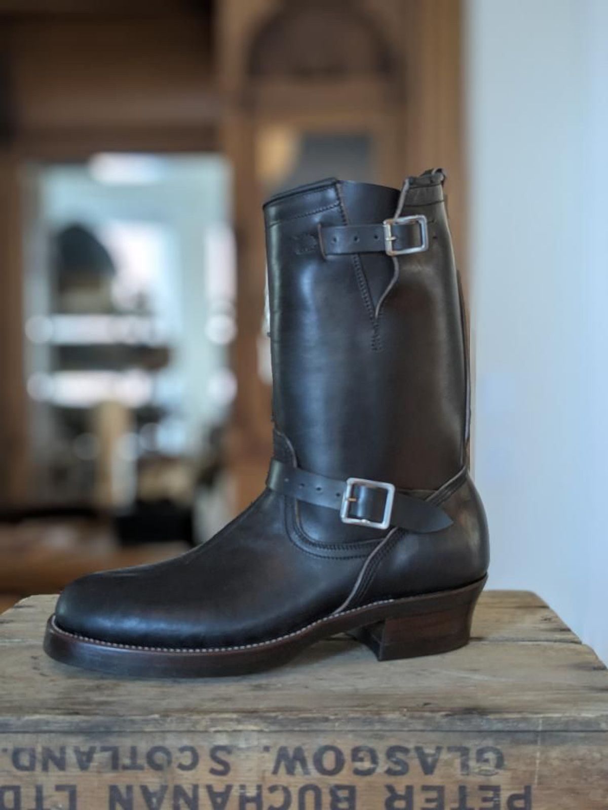 Photo by JuicyDeeluxe on May 3, 2025 of the Unsung U 22-2 Engineer Boot in Maryam Natural Horsebutt Overdyed Black.