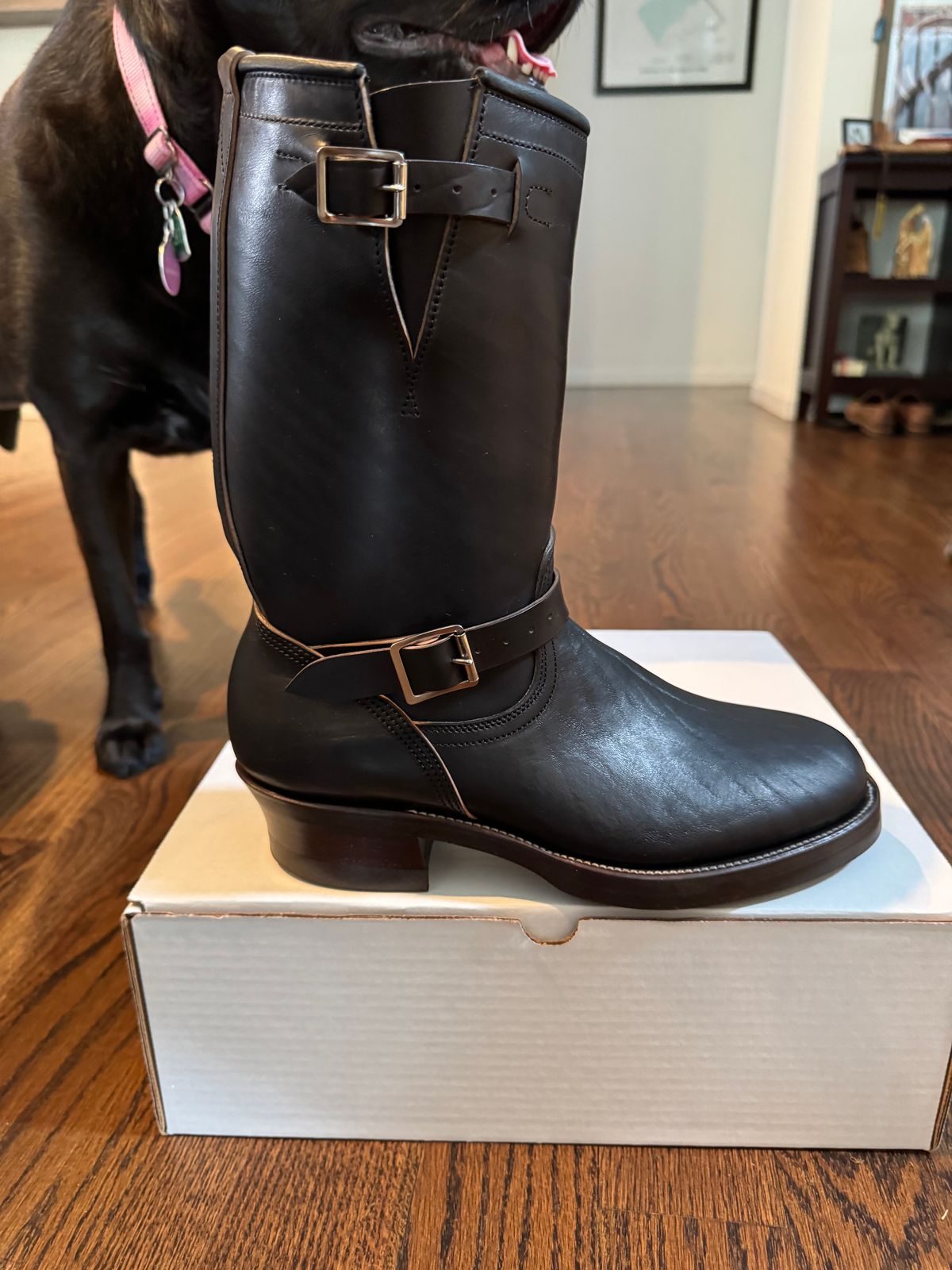 Photo by JuicyDeeluxe on May 2, 2025 of the Unsung U 22-2 Engineer Boot in Maryam Natural Horsebutt Overdyed Black.