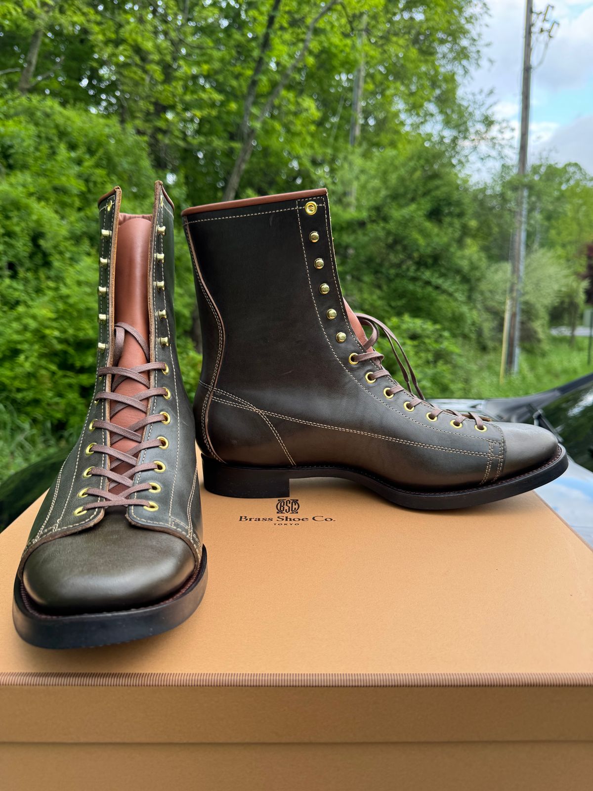 Photo by JuicyDeeluxe on May 6, 2025 of the Clinch Gary Boots in Maryam Horsebutt Overdyed Green.