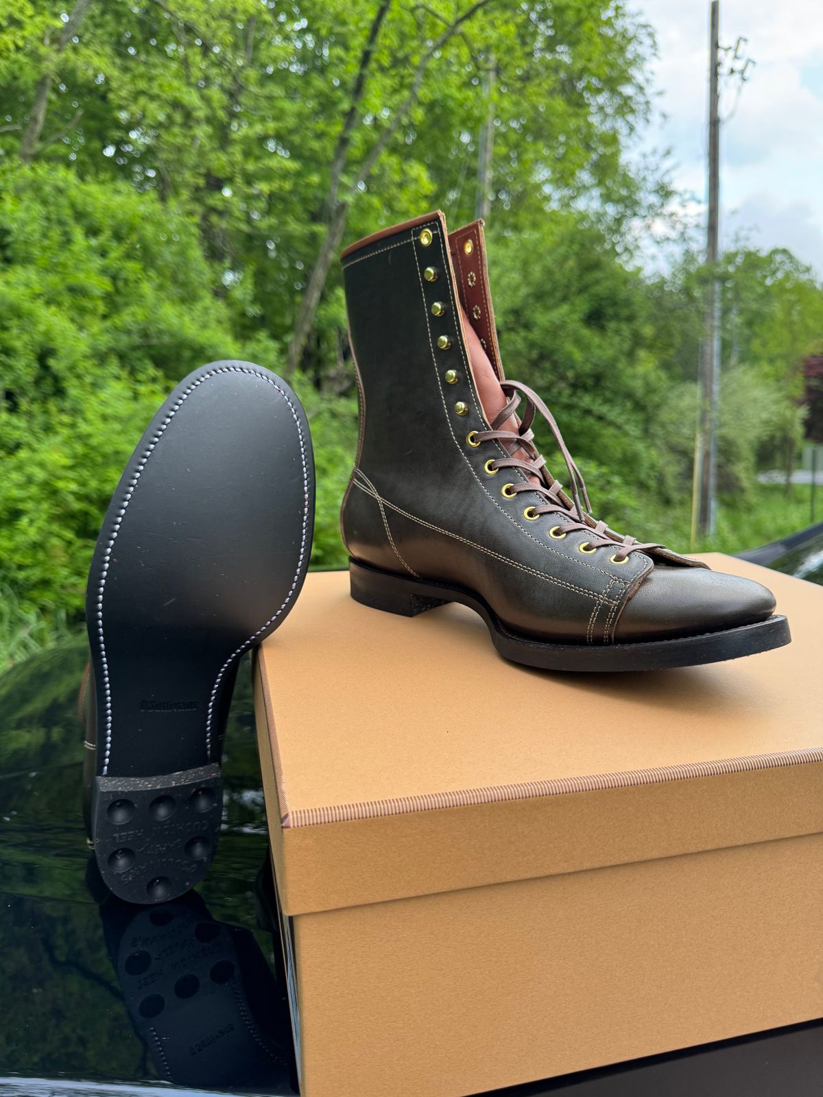 Photo by JuicyDeeluxe on May 6, 2025 of the Clinch Gary Boots in Maryam Horsebutt Overdyed Green.