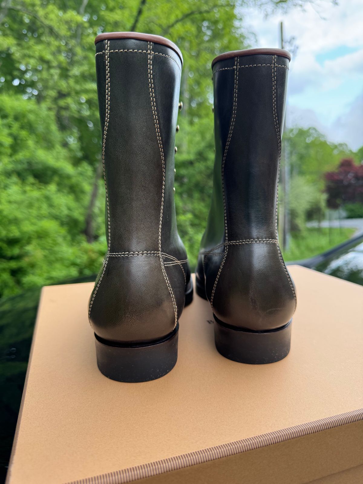 Photo by JuicyDeeluxe on May 6, 2025 of the Clinch Gary Boots in Maryam Horsebutt Overdyed Green.