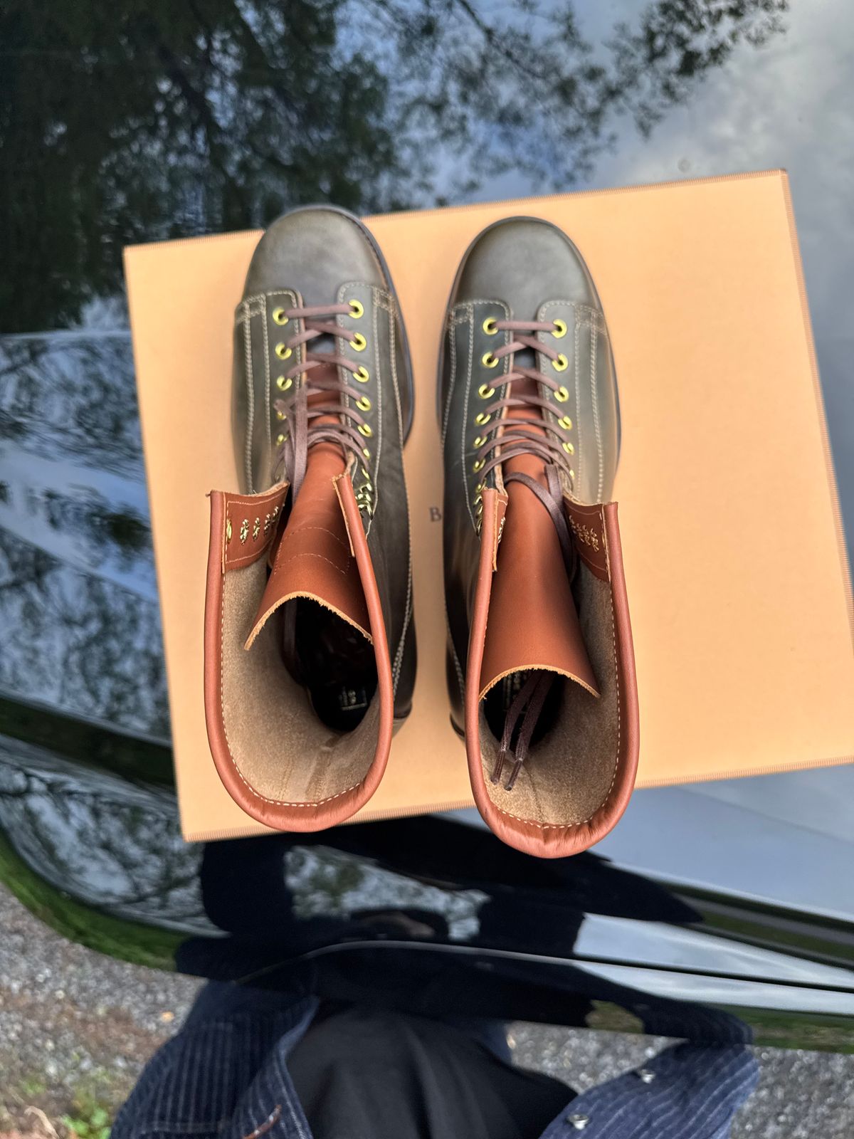 Photo by JuicyDeeluxe on May 6, 2025 of the Clinch Gary Boots in Maryam Horsebutt Overdyed Green.