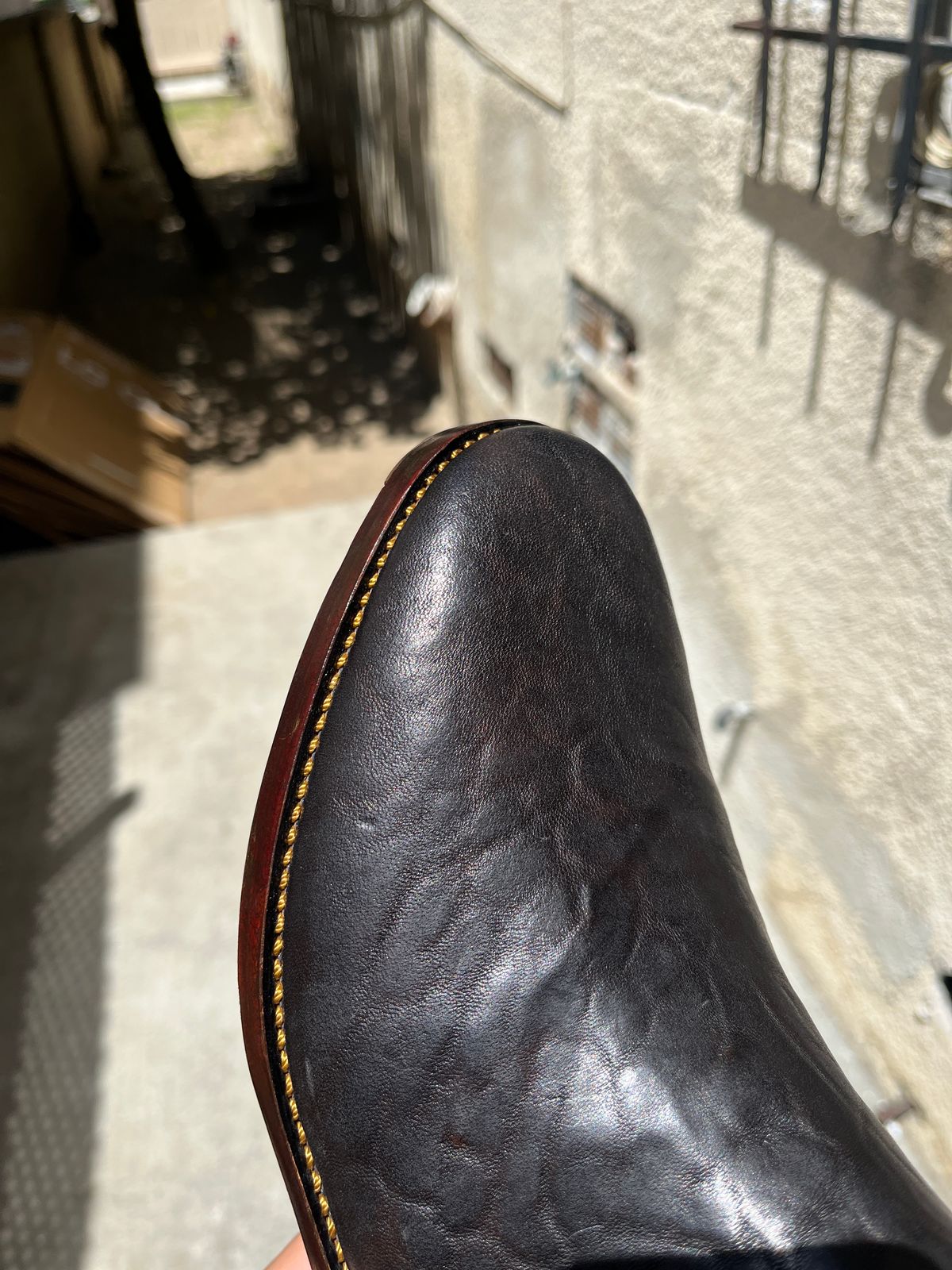 Photo by niku on May 15, 2025 of the Fortis Boots Antasena Wholecut Side-Zip in Maryam Horsebutt Washed Article with Black Overdye.