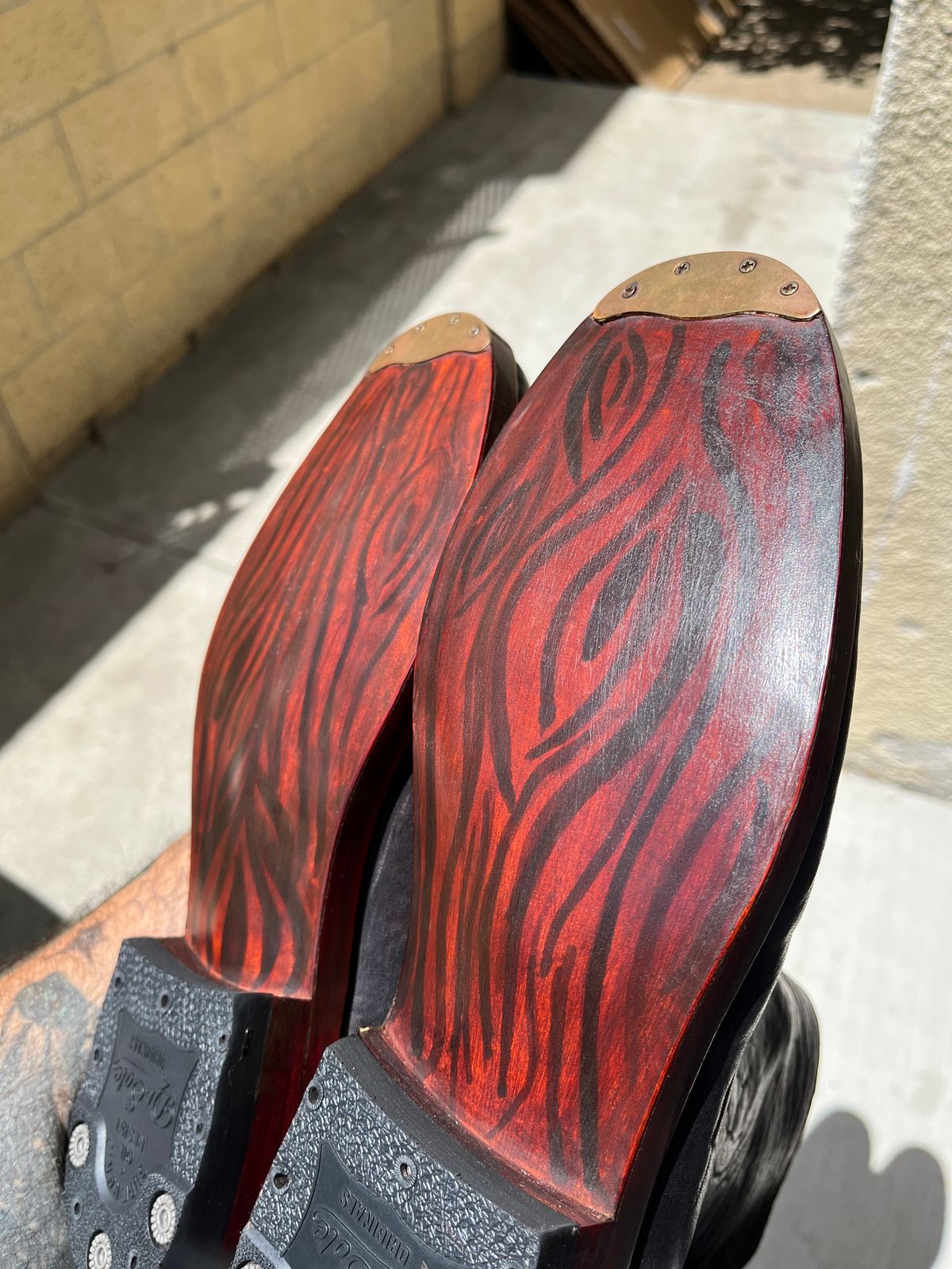 Photo by niku on May 15, 2025 of the Fortis Boots Antasena Wholecut Side-Zip in Maryam Horsebutt Washed Article with Black Overdye.