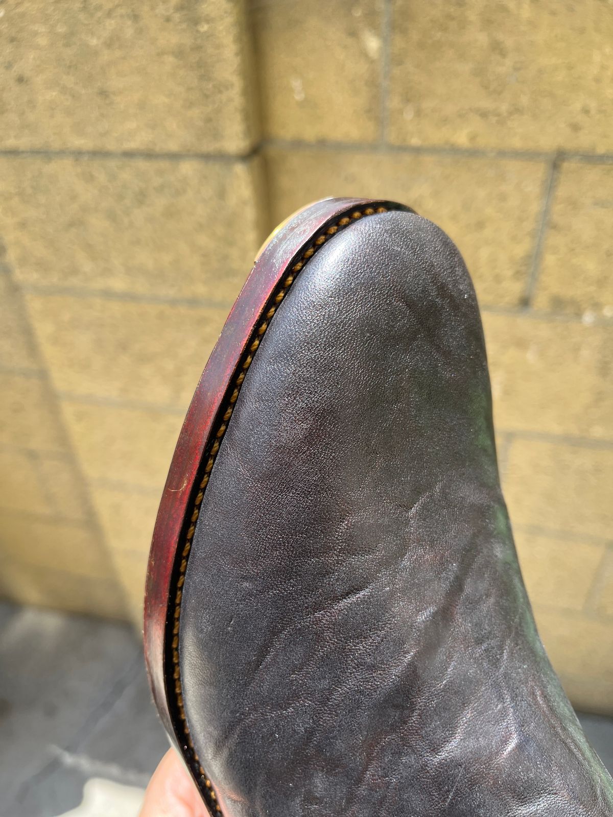 Photo by niku on May 15, 2025 of the Fortis Boots Antasena Wholecut Side-Zip in Maryam Horsebutt Washed Article with Black Overdye.