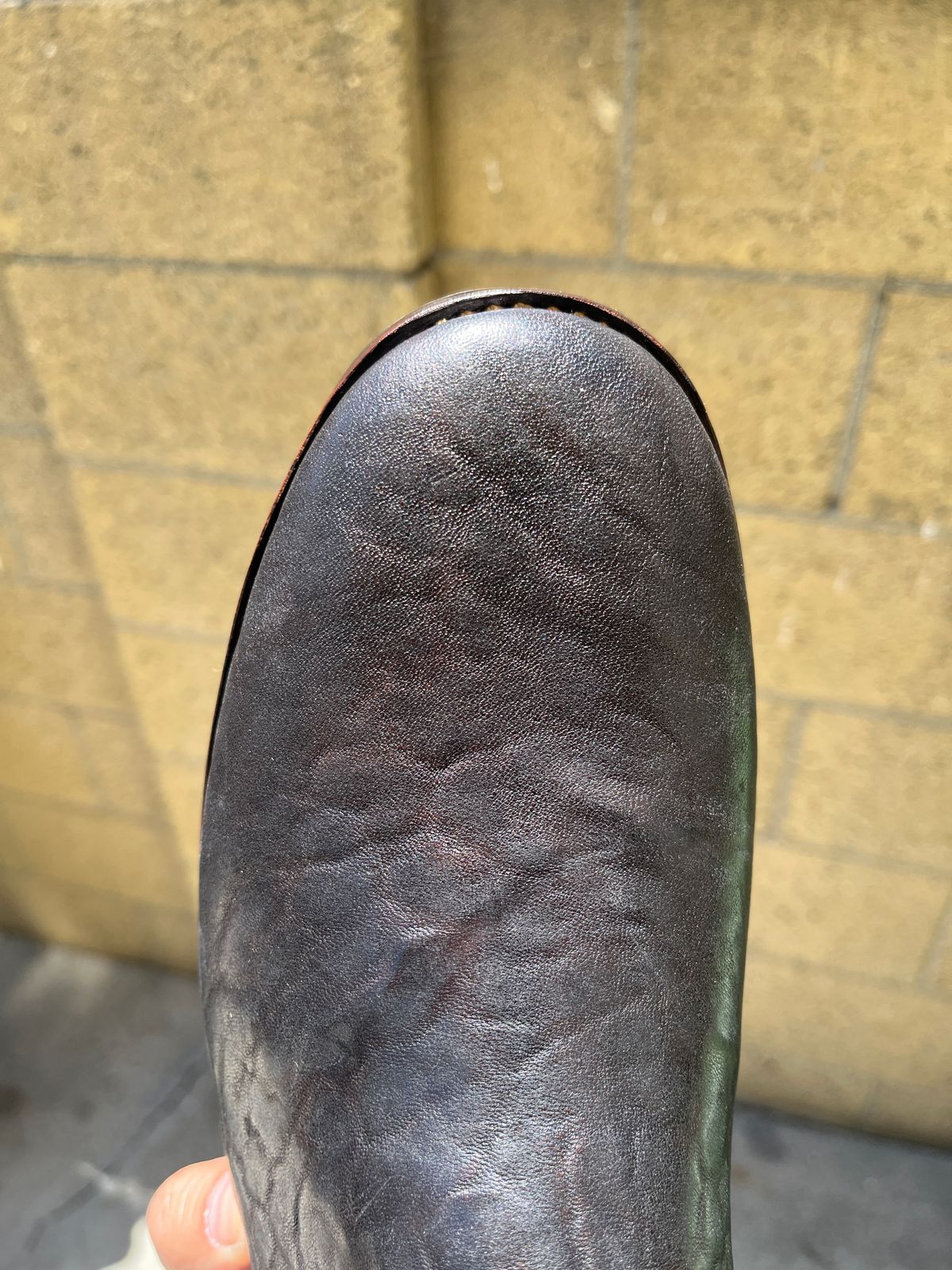 Photo by niku on May 15, 2025 of the Fortis Boots Antasena Wholecut Side-Zip in Maryam Horsebutt Washed Article with Black Overdye.