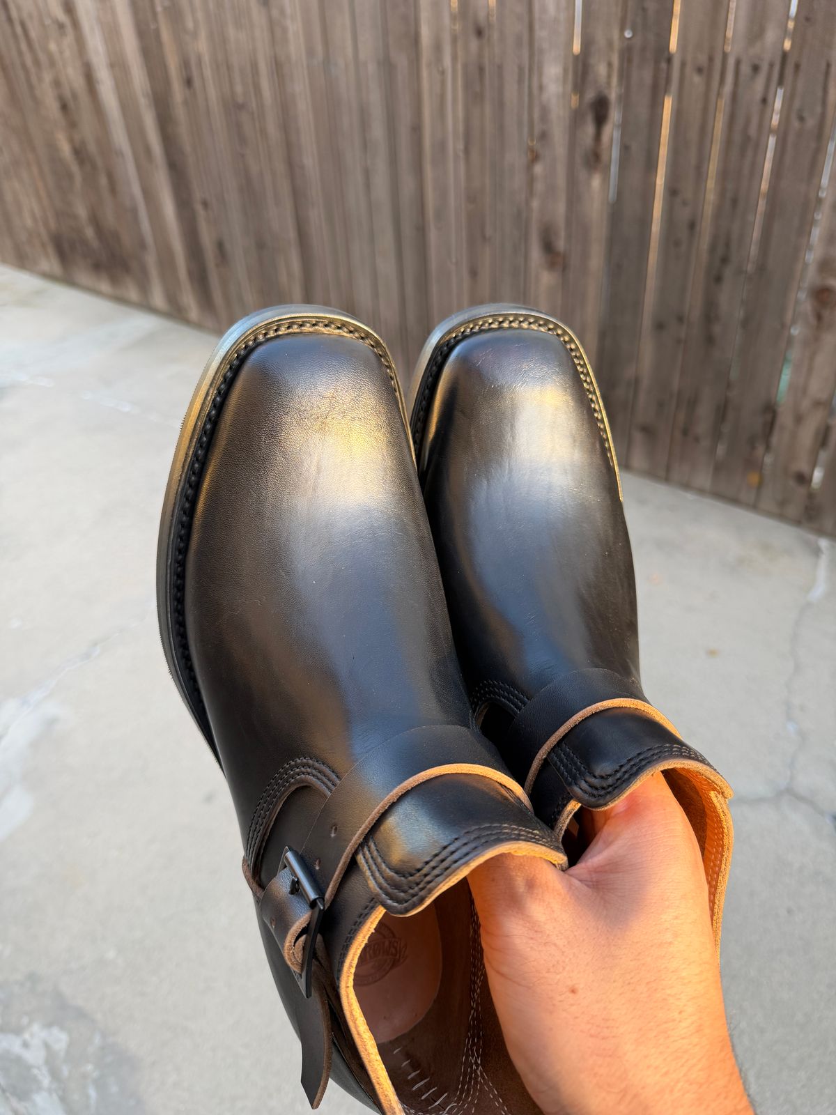 Photo by niku on March 14, 2026 of the Zerrows Shorty in black horse butt teacore.