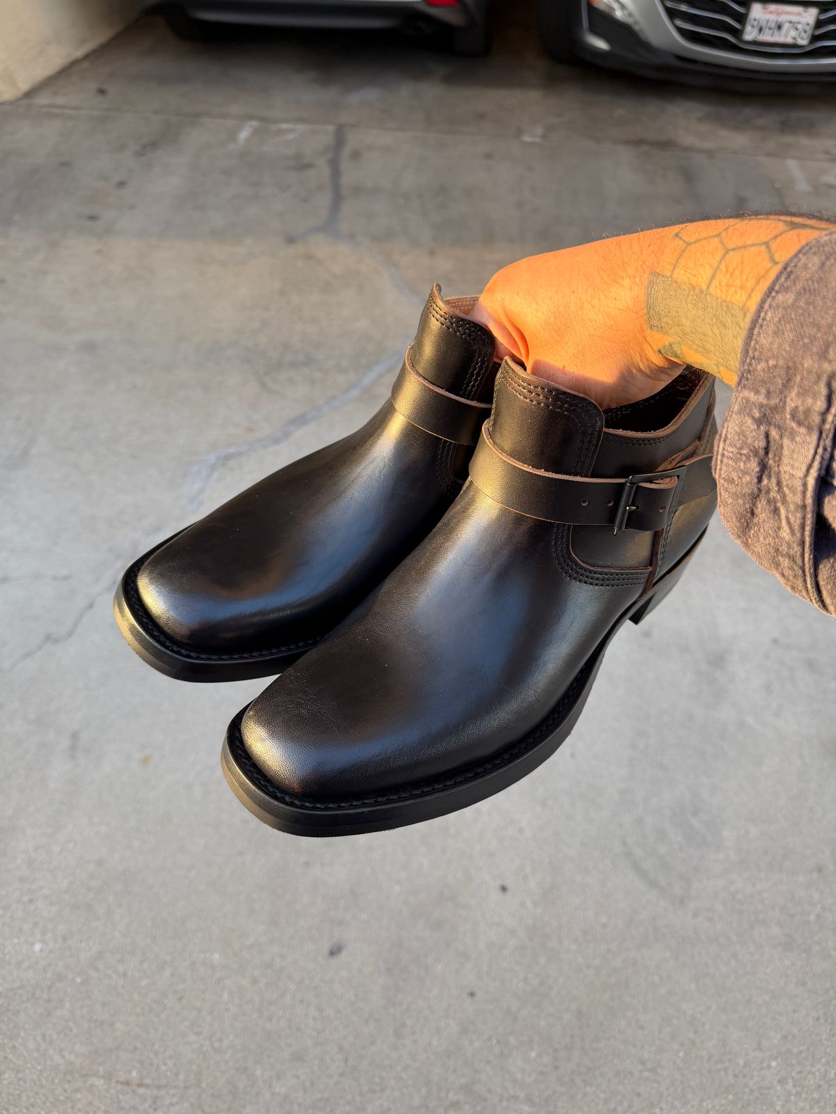 Photo by niku on March 14, 2026 of the Zerrows Shorty in black horse butt teacore.