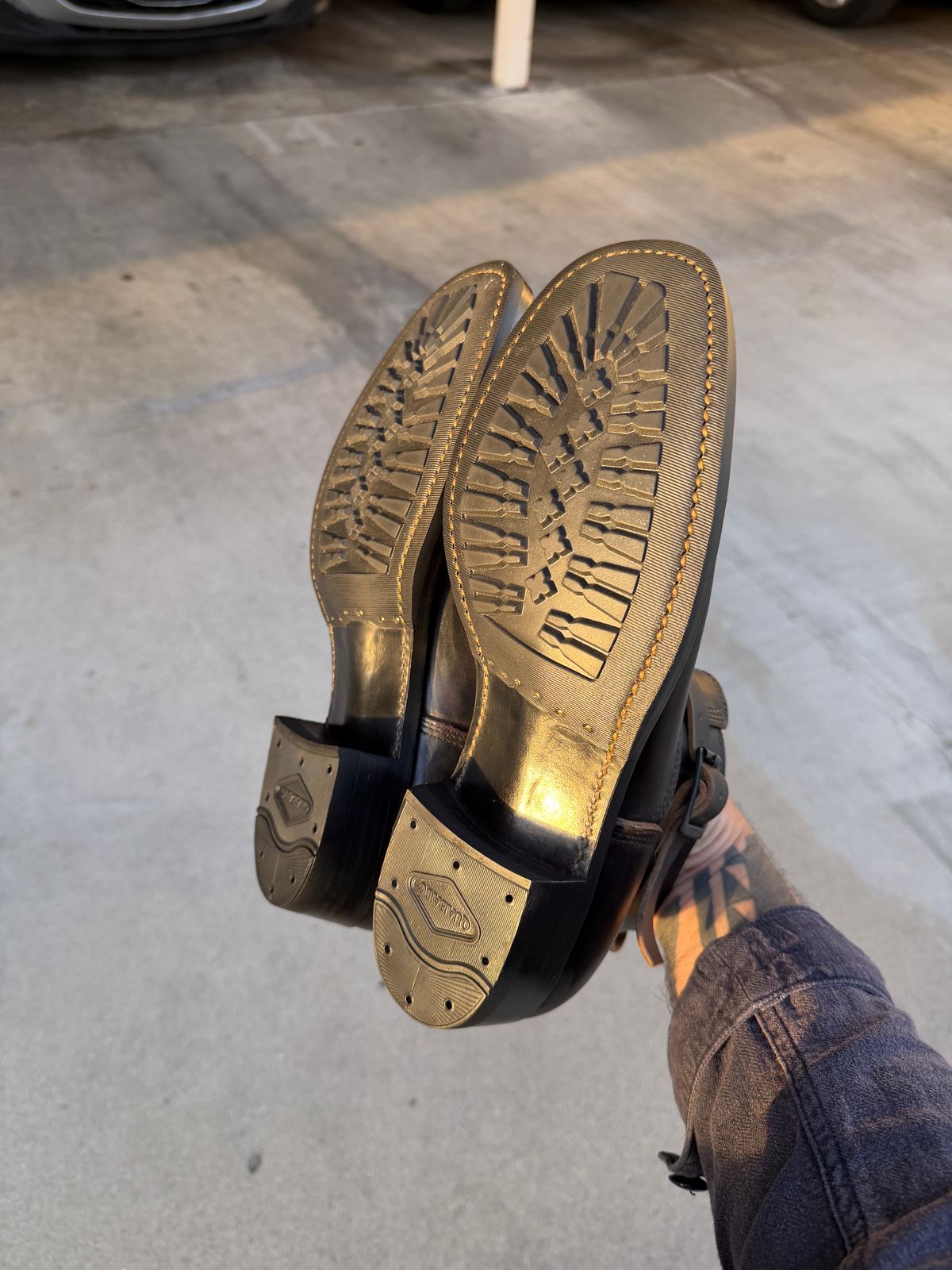 Photo by niku on March 14, 2026 of the Zerrows Shorty in black horse butt teacore.