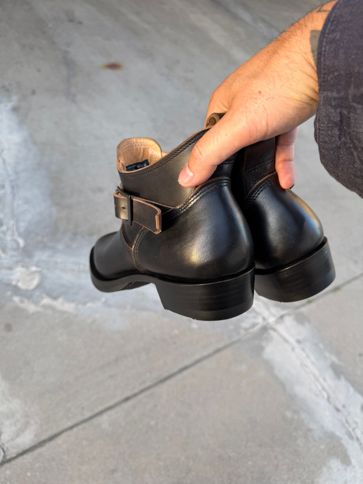 Photo by niku on March 14, 2026 of the Zerrows Shorty in black horse butt teacore.