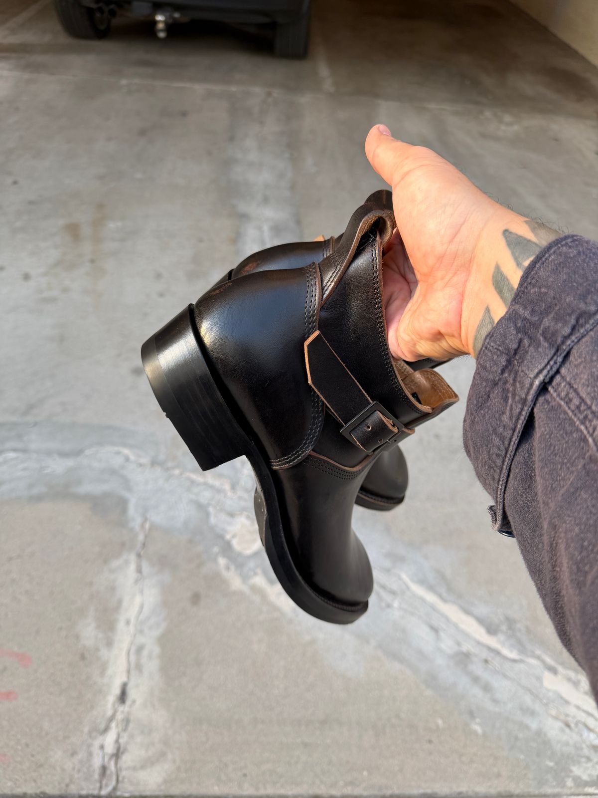 Photo by niku on March 14, 2026 of the Zerrows Shorty in black horse butt teacore.