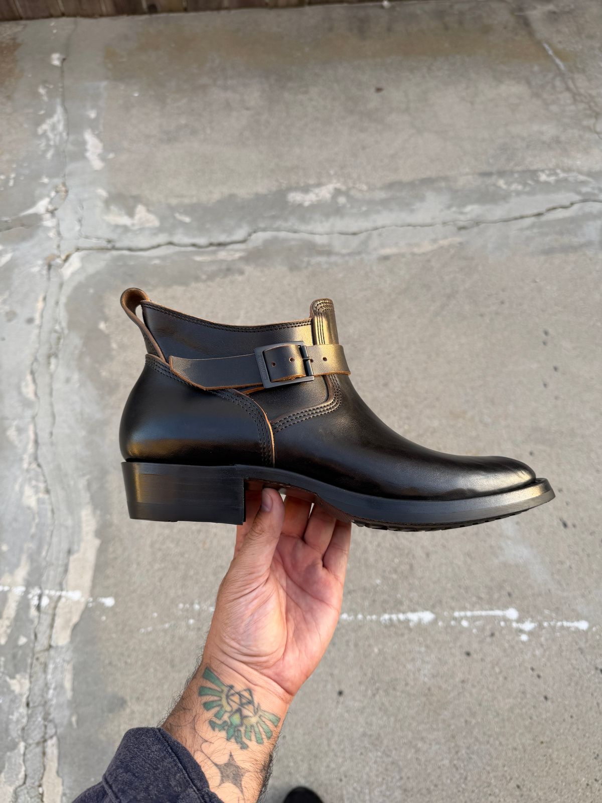 Photo by niku on March 14, 2026 of the Zerrows Shorty in black horse butt teacore.