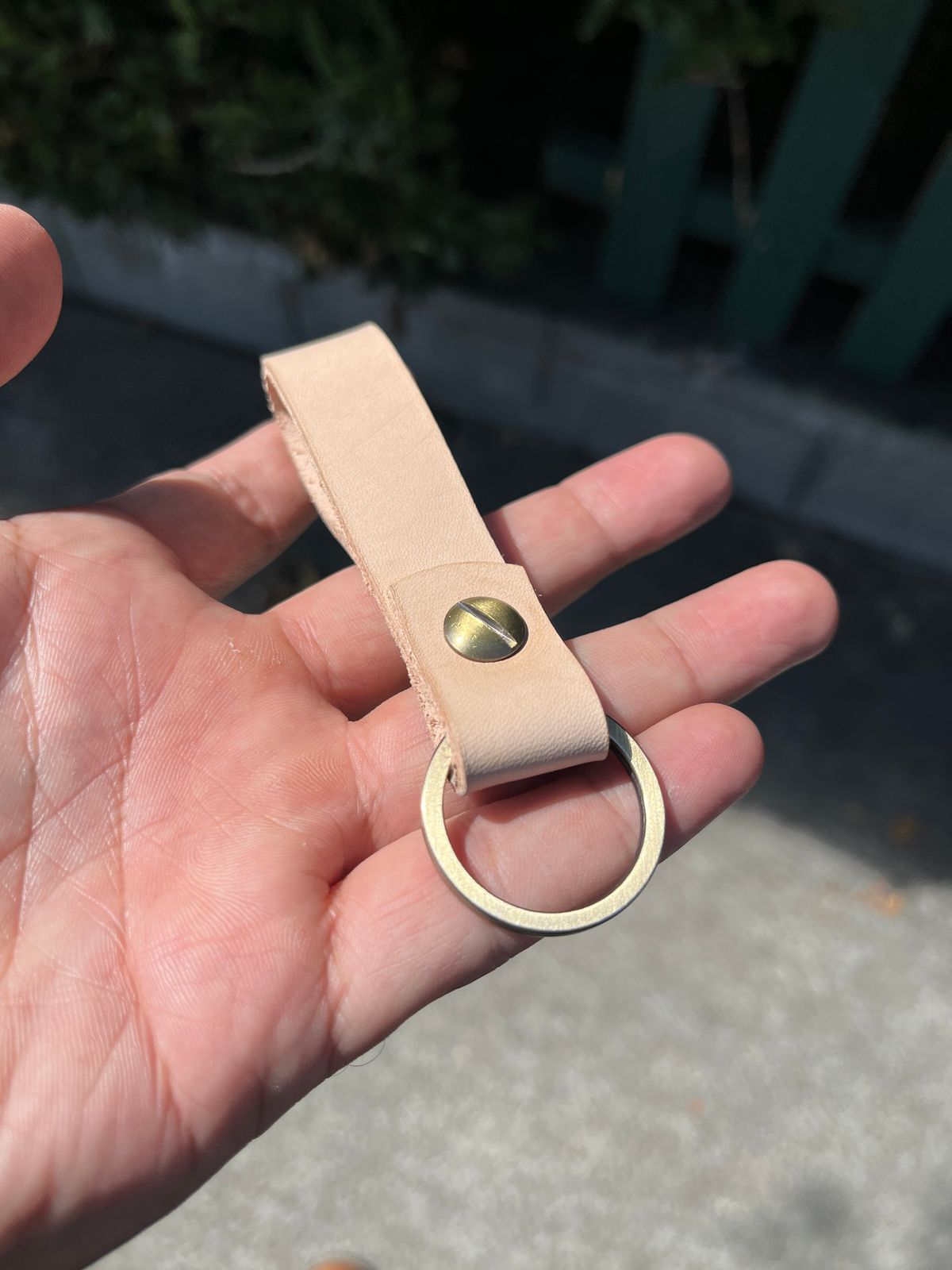 Photo by niku on October 2, 2025 of the Willie's Handmade Boots keychain in Unknown Natural Veg Tan.