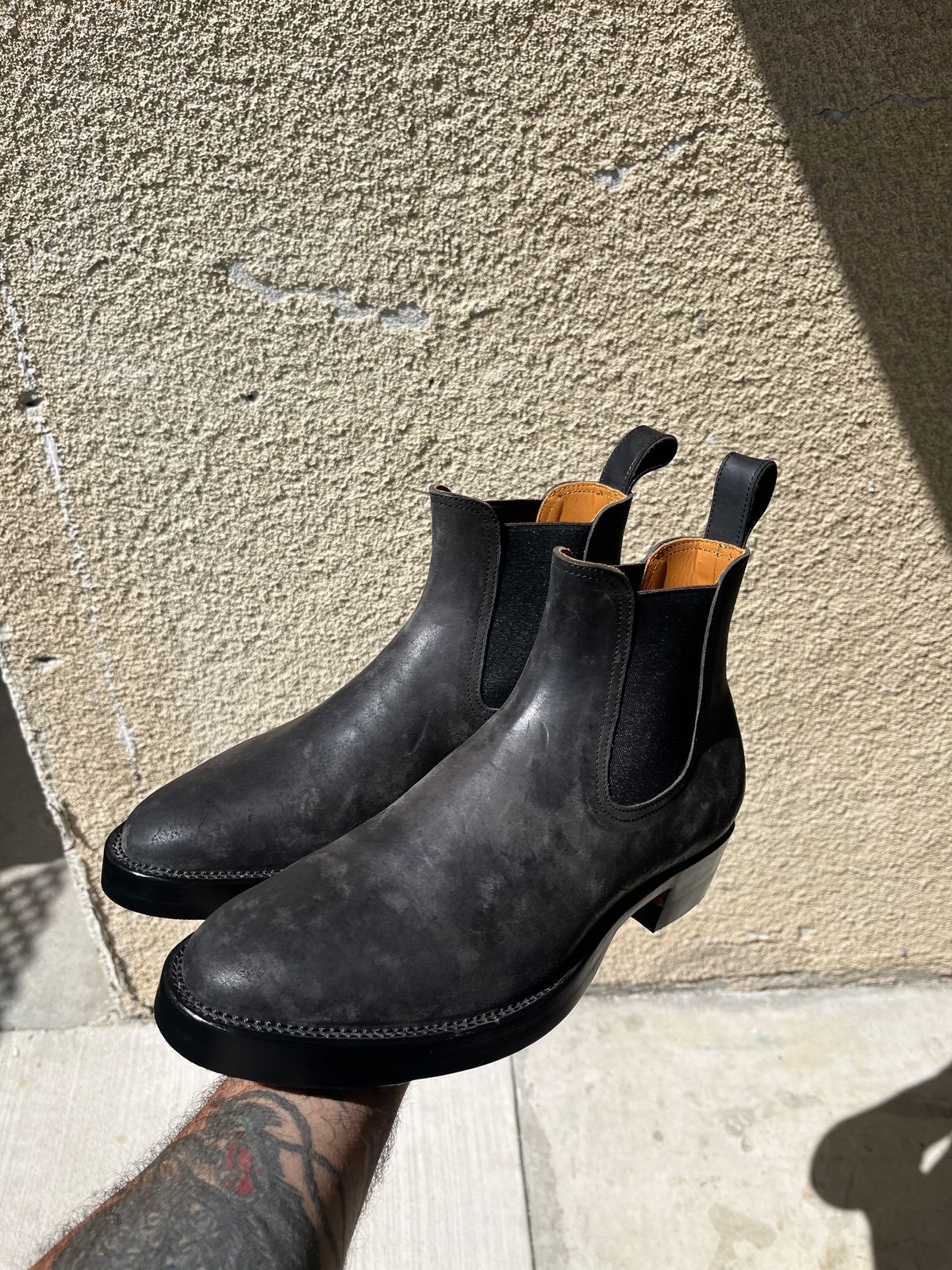 Photo by niku on April 29, 2025 of the Briselblack The Seventh Chelsea Boot in Maryam Black Waxed Reverse Horsebutt.