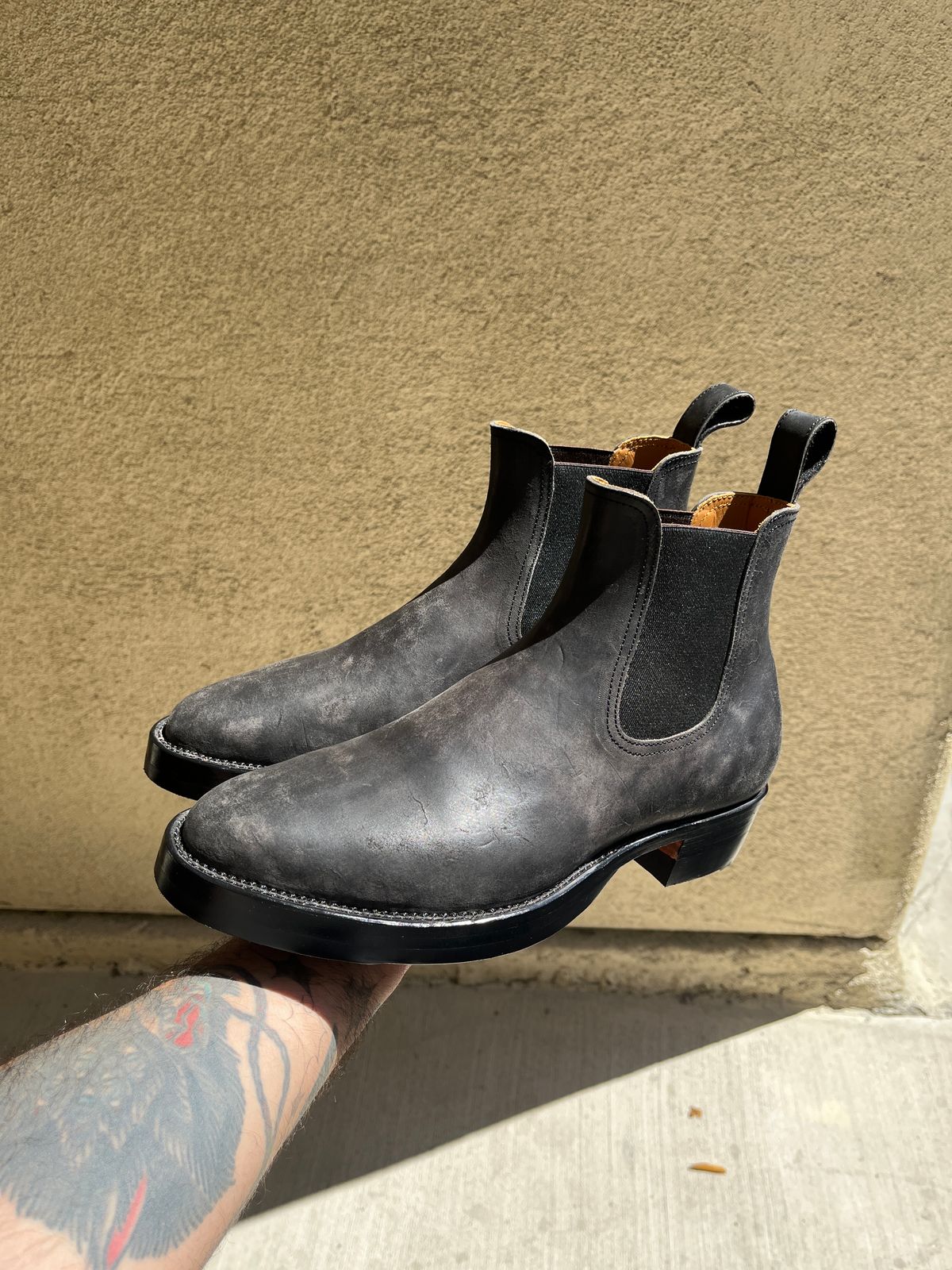 Photo by niku on April 29, 2025 of the Briselblack The Seventh Chelsea Boot in Maryam Black Waxed Reverse Horsebutt.
