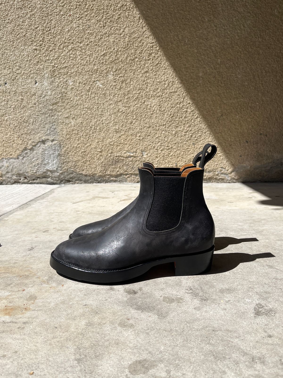 Photo by niku on April 29, 2025 of the Briselblack The Seventh Chelsea Boot in Maryam Black Waxed Reverse Horsebutt.