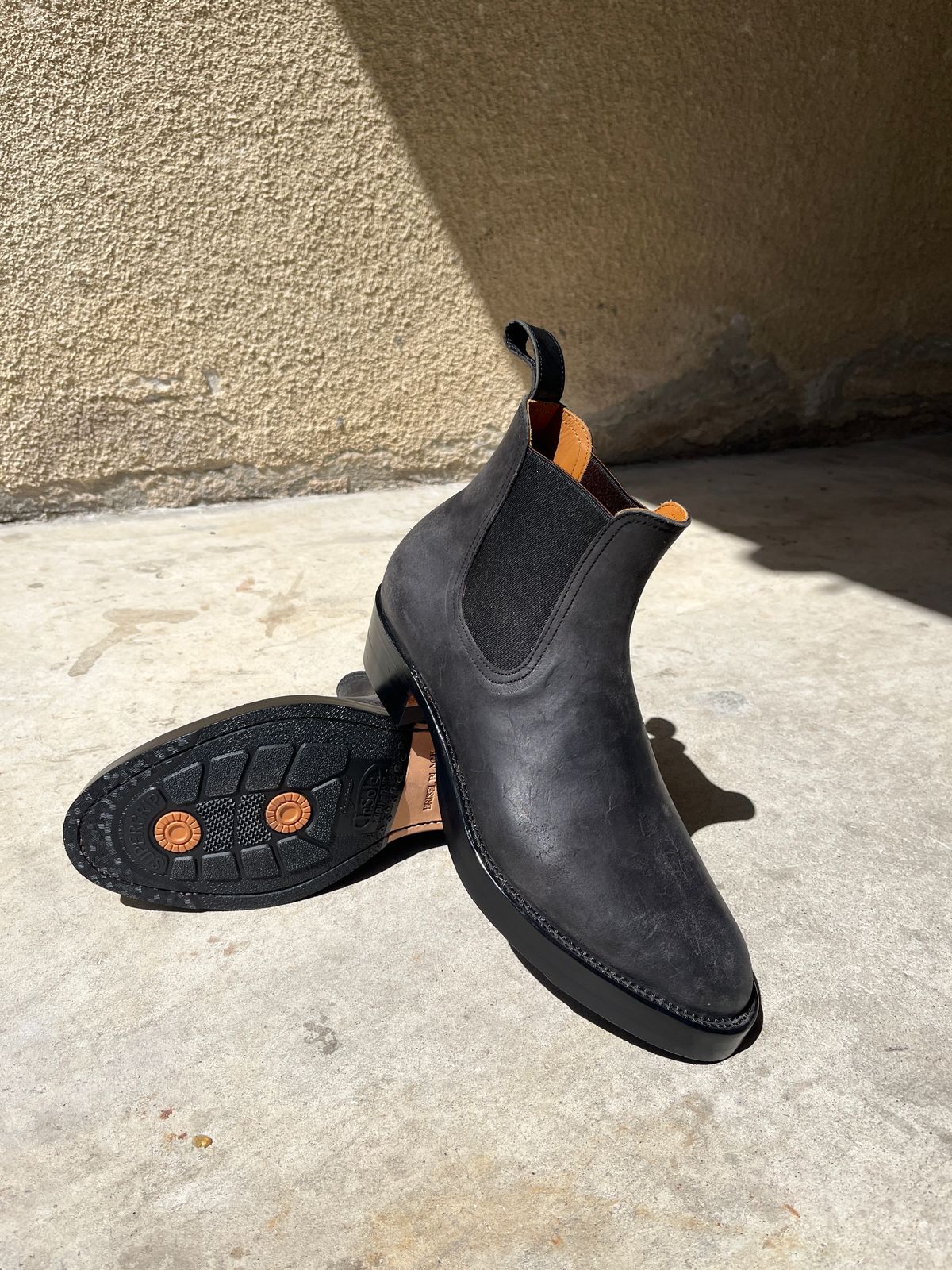 Photo by niku on April 29, 2025 of the Briselblack The Seventh Chelsea Boot in Maryam Black Waxed Reverse Horsebutt.