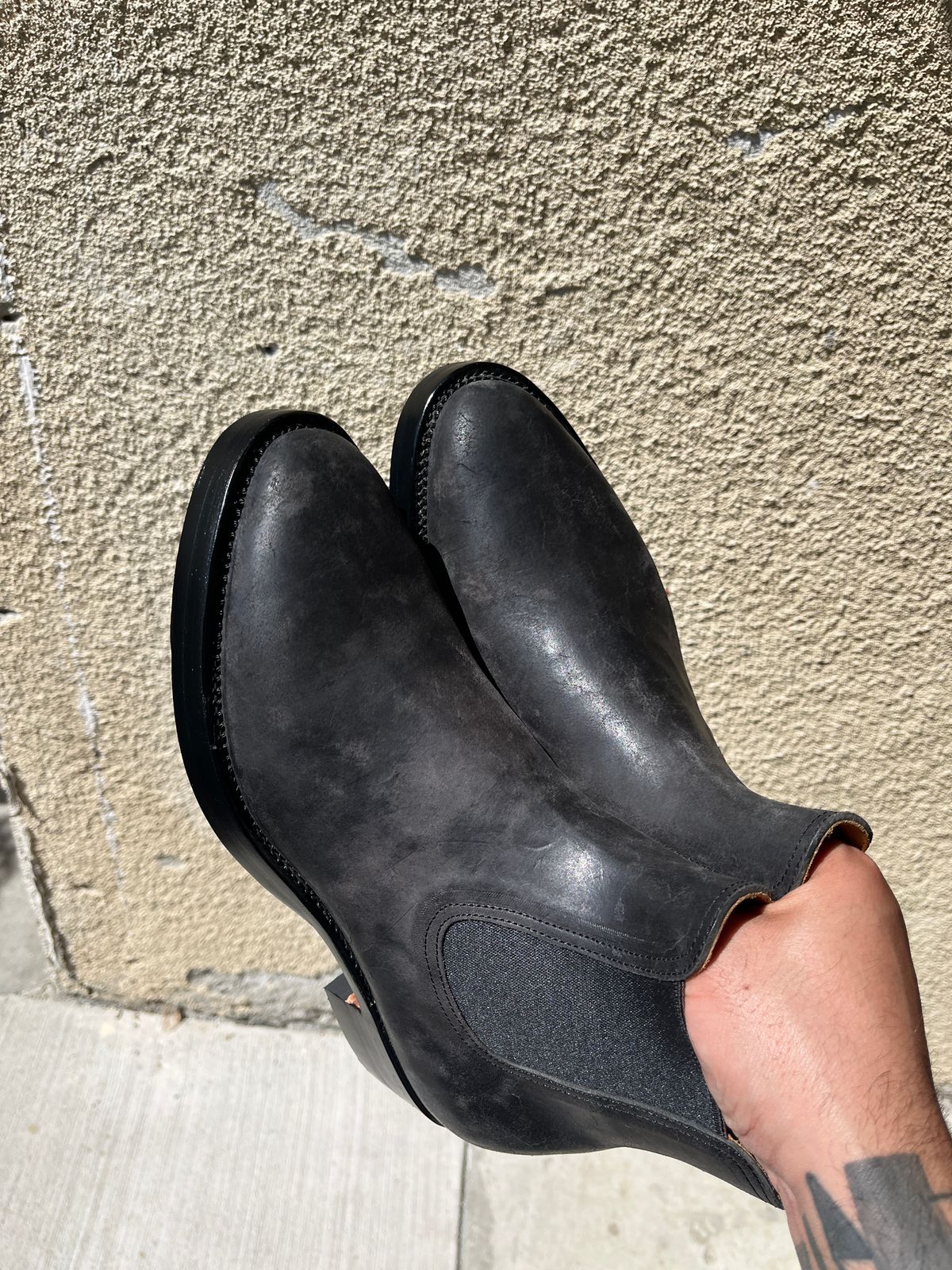 Photo by niku on April 29, 2025 of the Briselblack The Seventh Chelsea Boot in Maryam Black Waxed Reverse Horsebutt.