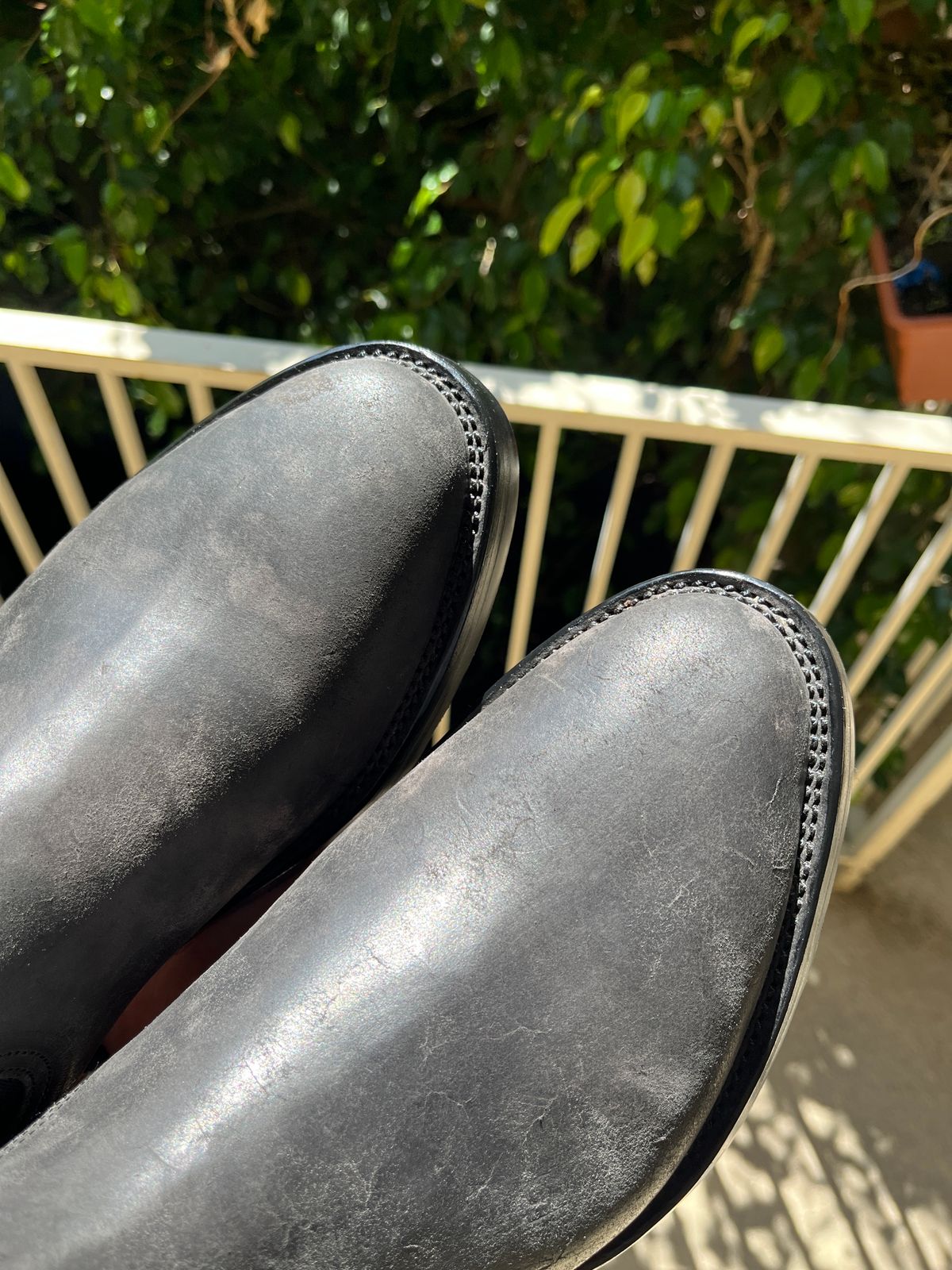 Photo by niku on April 29, 2025 of the Briselblack The Seventh Chelsea Boot in Maryam Black Waxed Reverse Horsebutt.