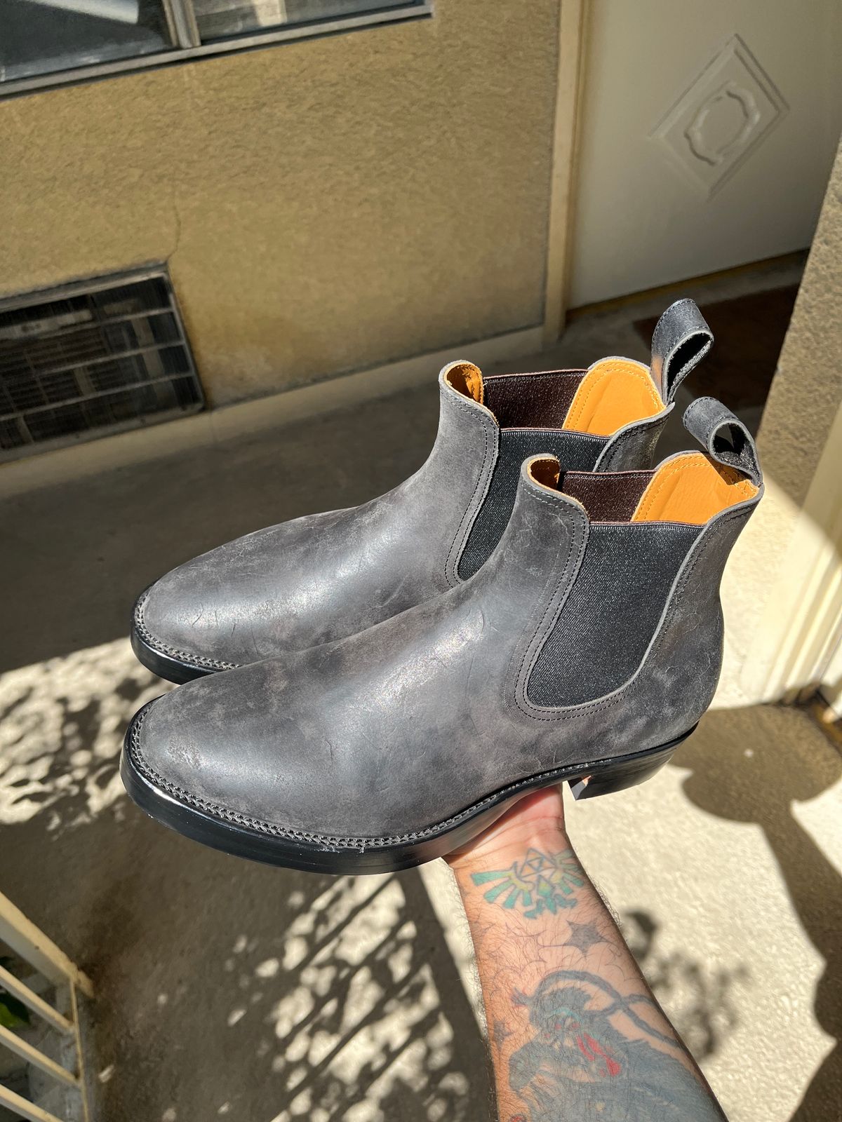 Photo by niku on April 29, 2025 of the Briselblack The Seventh Chelsea Boot in Maryam Black Waxed Reverse Horsebutt.